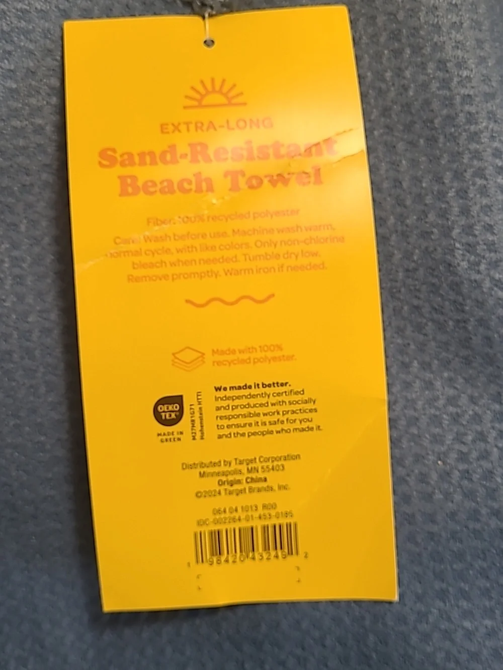 New with tags! Sun Squad Extra Long 6 FT Blue Ombre Sand Resistant Beach Towel